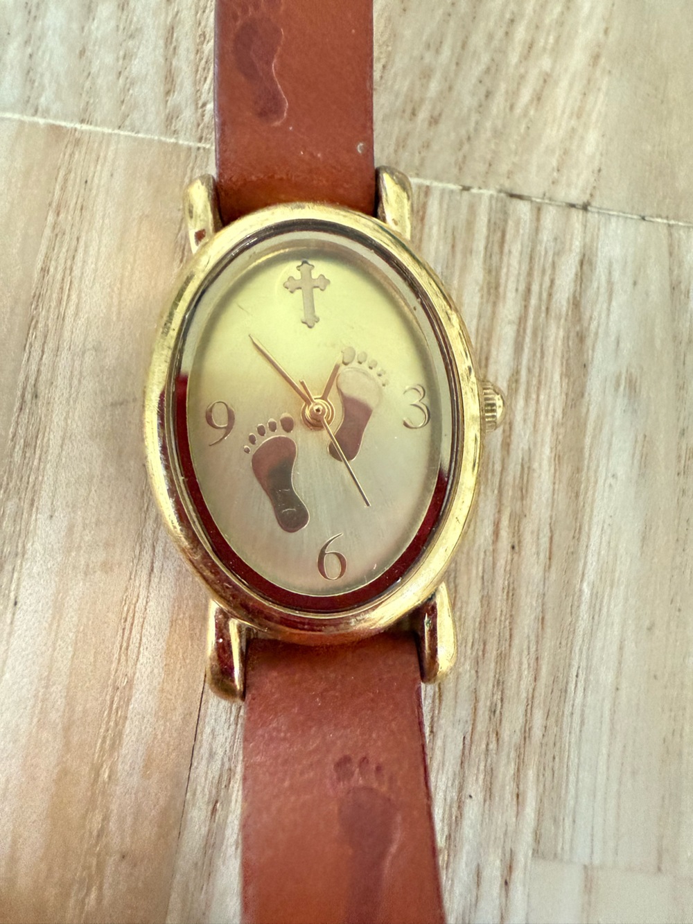 Avon Christian theme footprints oval brown leather watch NEW BATTERY